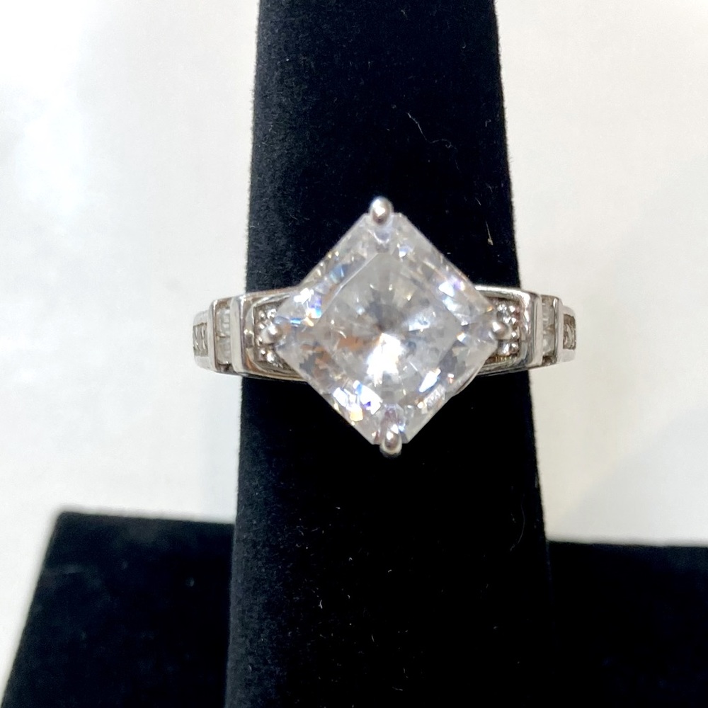 🌹Sterling CZ sz 6 statement ring.